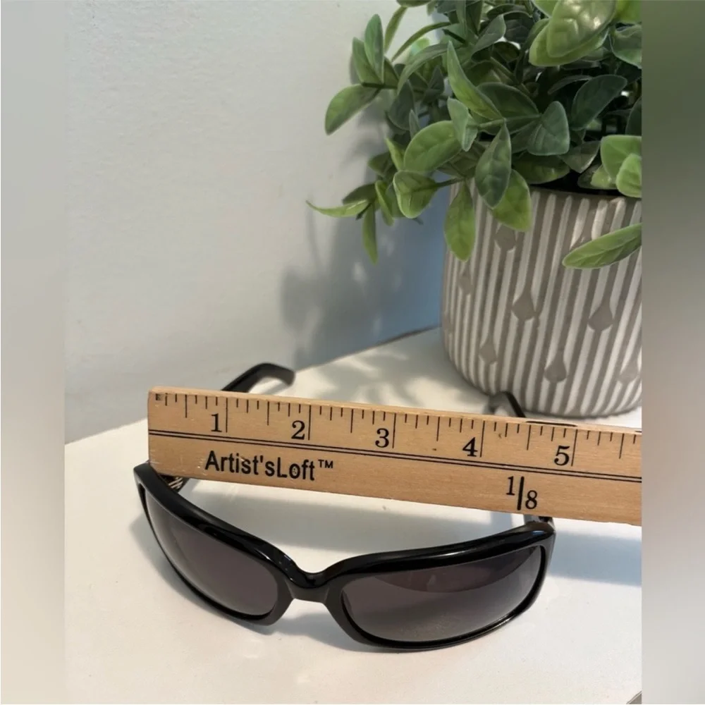 Yves Saint Laurent (YSL) sunglasses 6220/S model